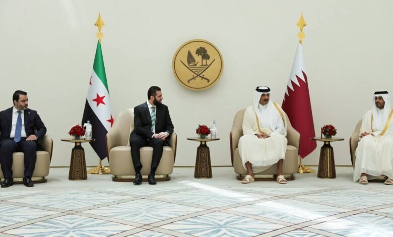 الرئيس الشرع ووزير الخارجية الشيباني في قطر: استقبال رسمي من الأمير تميم