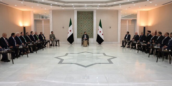 الرئيس الشرع يلتقي وفداً أردنياً سورياً مشتركاً من رجال الأعمال في دمشق
