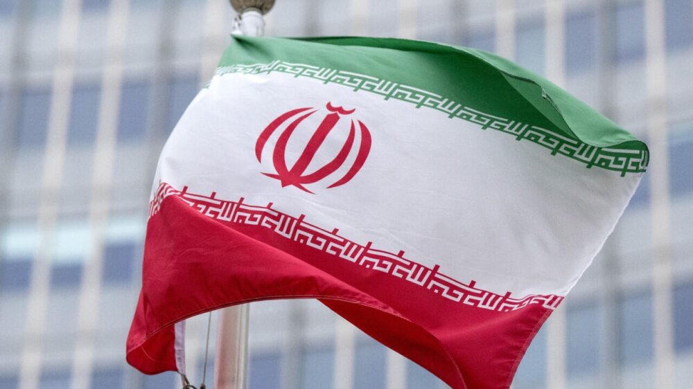 إيران تستنكر قرار ترامب بحظر دخول مواطنيها إلى أمريكا وتصفه بـ"العنصري"