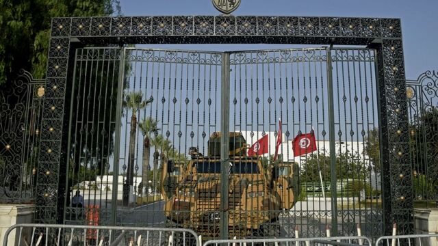 تونس: دروس قاسية في مسار الربيع العربي - الشعبوية، الجيش، والدولة العميقة تحت المجهر