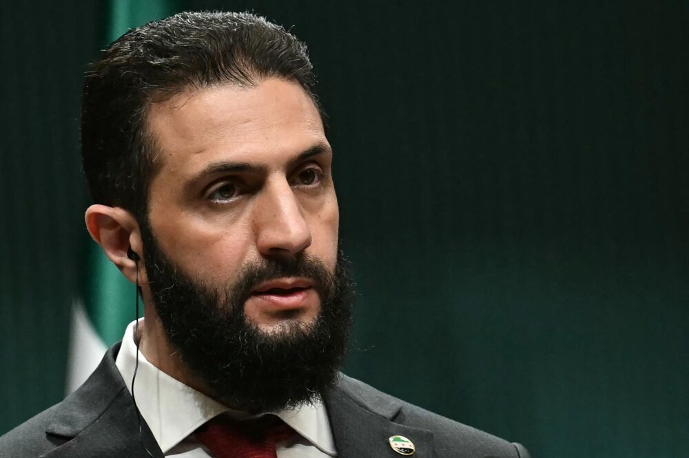 الرئيس الشرع لـ"نيويورك تايمز": استقرار سوريا ضرورة عالمية بعد سقوط النظام