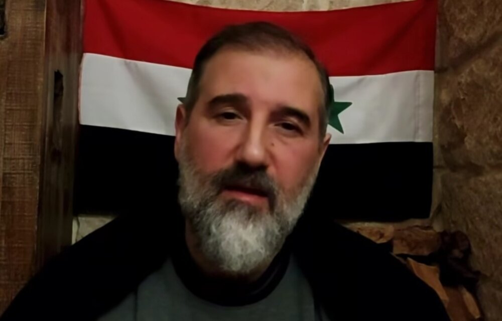 رامي مخلوف يثير الجدل: إعلان عن "فتى الساحل" وحشد 150 ألف مقاتل لحماية المنطقة