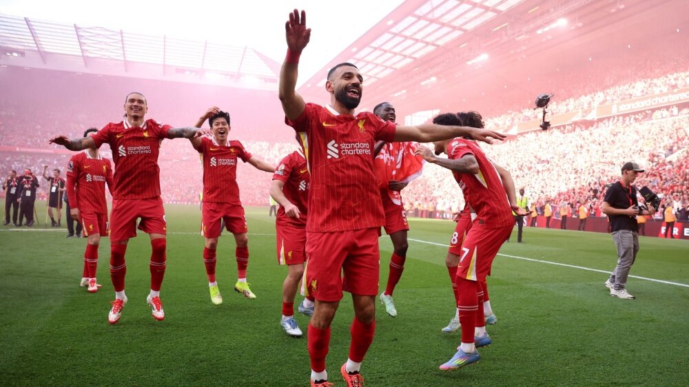 ليفربول يكتسح توتنهام ويتوج بطلاً للدوري الإنجليزي للمرة العشرين