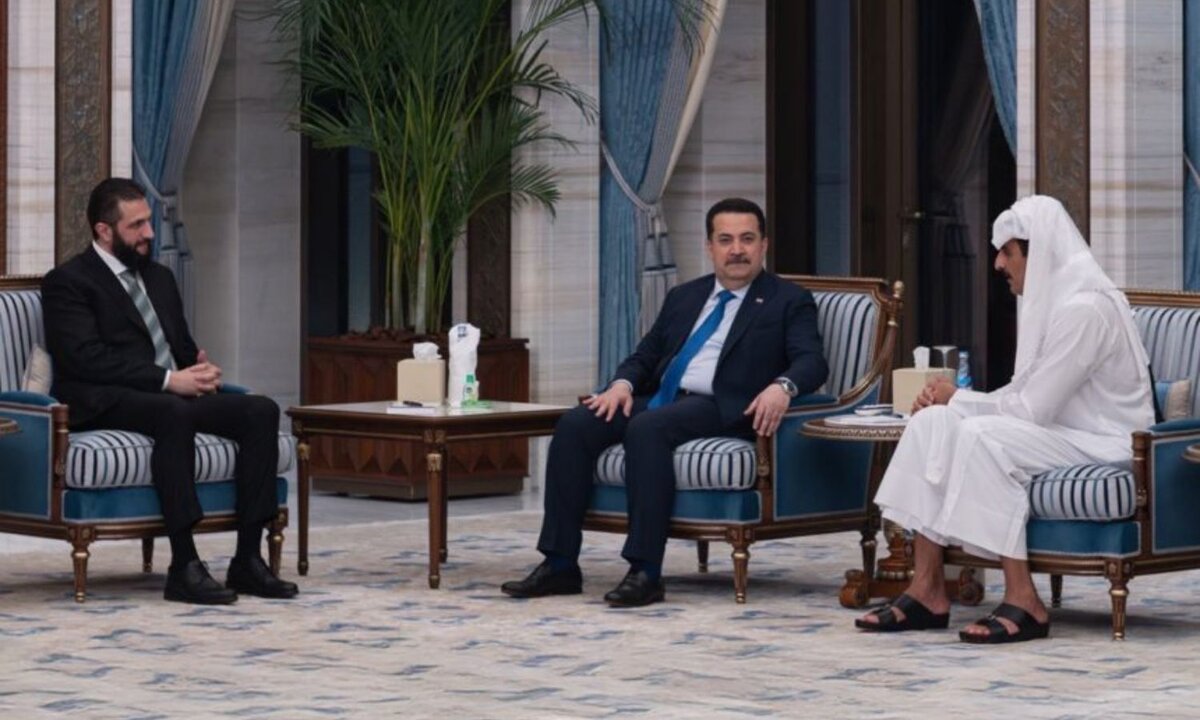 قمة الدوحة: الشرع والسوداني يبحثان التعاون ومكافحة الإرهاب برعاية قطرية