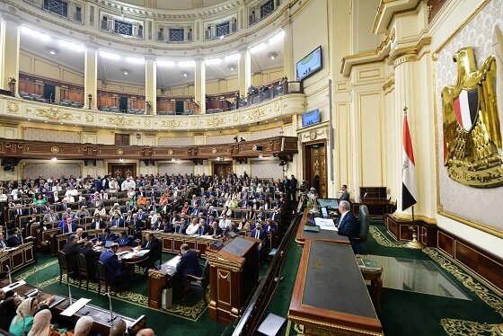 مصر تقر قانوناً جديداً لحماية اللاجئين: إنشاء لجنة دائمة وتوفير حقوق أساسية