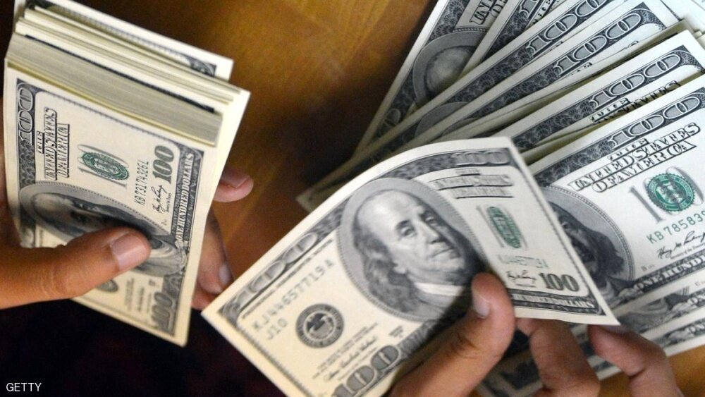 تدهور الليرة السورية: الدولار يقفز إلى 11000 ليرة في السوق السوداء