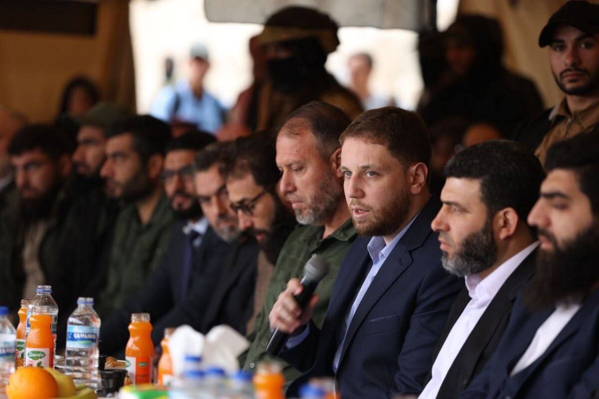 محافظ حماة يتعهد بدعم عودة الأهالي إلى عقيربات وتوفير الخدمات الأساسية