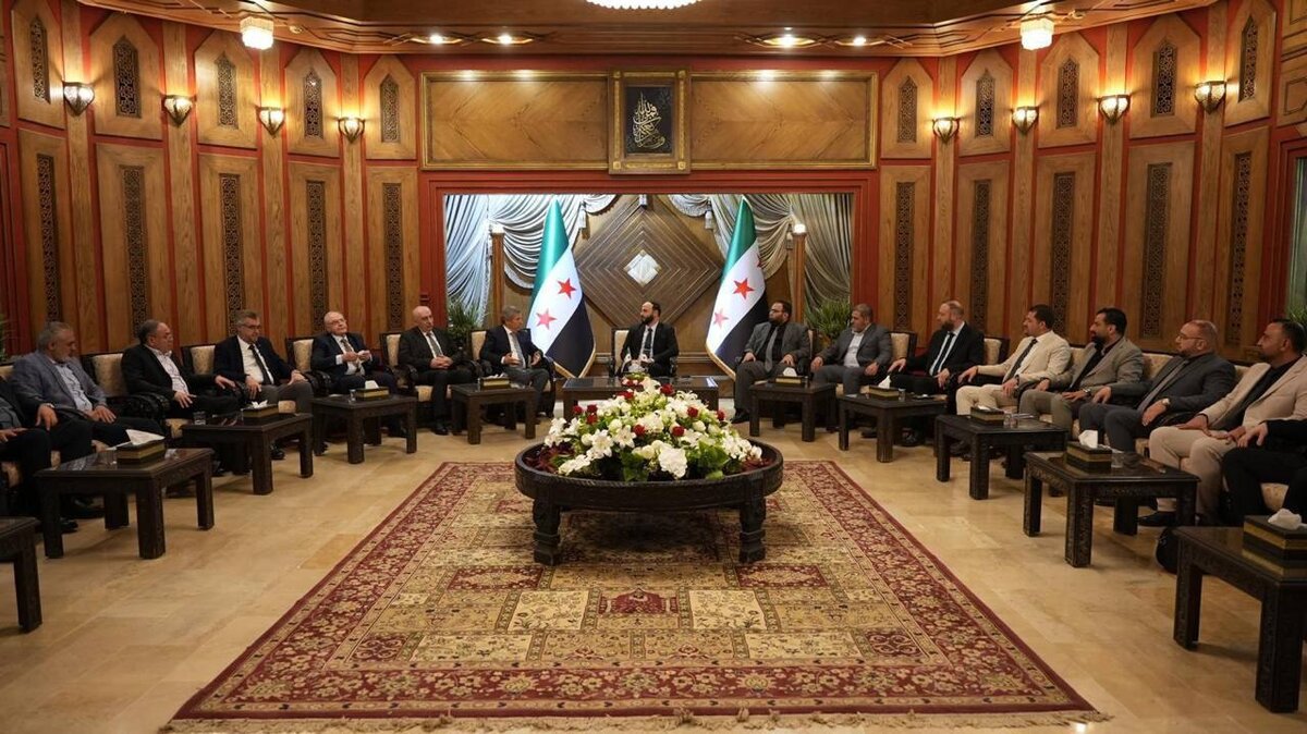 محافظ حلب يبحث مع الصناعيين المغتربين سبل تعزيز الاستثمار وتطوير البنية التحتية