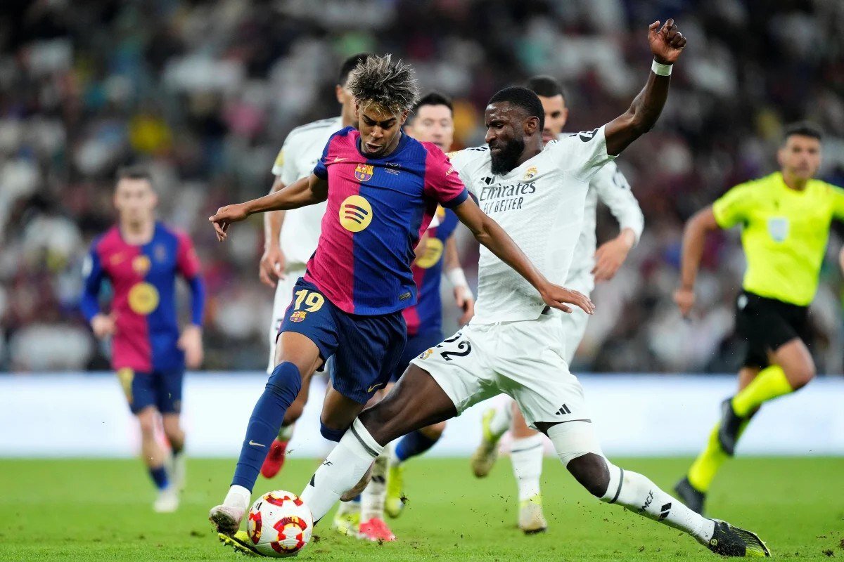 قمة منتظرة: برشلونة وريال مدريد في نهائي كأس ملك إسبانيا.. صراع على اللقب ومستقبل المدربين!