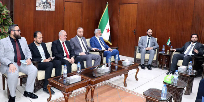 وزير الأشغال ومحافظ حلب يبحثان خطة لإعادة إعمار المدينة وتأمين مساكن للمتضررين