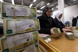 دمشق تحت وطأة الانهيار الاقتصادي: الليرة تنهار، الأسعار ترتفع، والأسواق تشهد ركوداً غير مسبوق