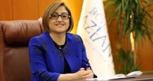 رئيسة بلدية غازي عنتاب تدعو لتسريع العودة الآمنة للاجئين السوريين بالتزامن مع فتح طريق حلب