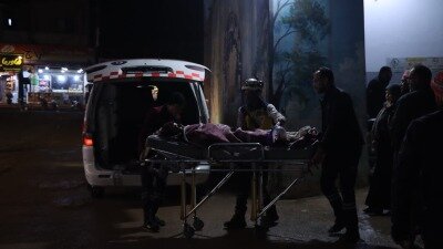 تصعيد خطير في إدلب: قتلى وجرحى مدنيين جراء قصف النظام السوري