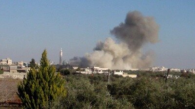 تصعيد خطير: قصف مكثف لقوات النظام على ريفي حلب وإدلب يهدد المدنيين
