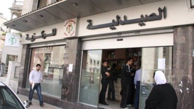 نقيب صيادلة دمشق ينكر أزمة الأدوية وسط شكاوى من نقص حاد في السوق