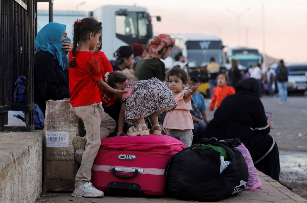 نزوح آلاف اللاجئين السوريين إلى وطنهم هرباً من تصاعد الصراع في لبنان