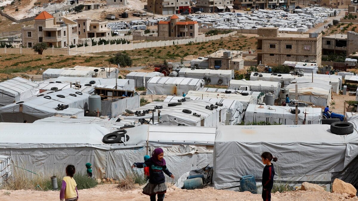 لبنان يضع خطة لإعادة اللاجئين السوريين وسط ضغوط اقتصادية وتوقف محتمل للدعم الصحي