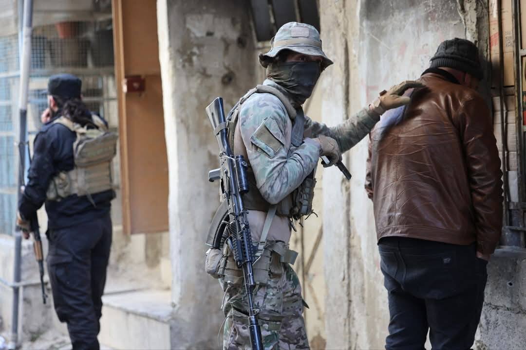 عمليات أمنية مكثفة في درعا ودير الزور: ضبط صواريخ غراد وملاحقة خلايا إرهابية