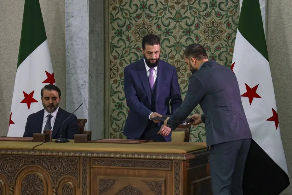 غياب مجلس الشعب السوري: هل الإعلان الدستوري مجرد حبر على ورق؟