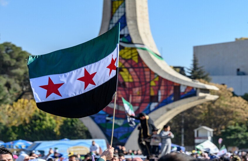 مسلّحون يستولون على منزل عائلة في دمشق رغم قرار رسمي بإعادته.. مواطنة تستغيث!