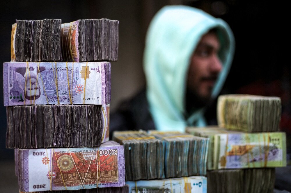 تحديث فوري: أسعار الدولار واليورو والذهب مقابل الليرة السورية في السوق السوداء اليوم 9 يونيو 2025