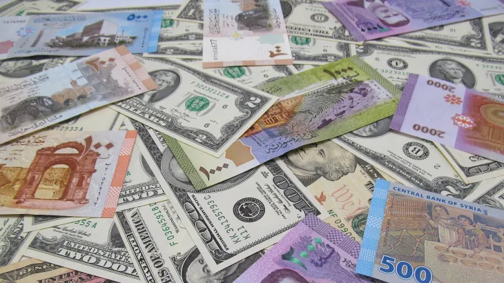 تذبذب أسعار الصرف والذهب في السوق السوداء السورية: نظرة على أسعار اليوم الخميس 10 أبريل 2025
