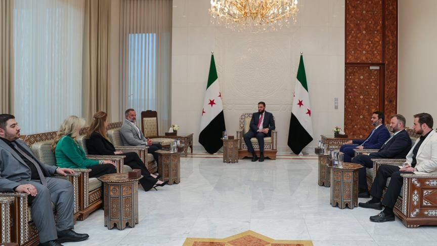 الشرع يستقبل عضو الكونغرس الأمريكي كوري ميلز في دمشق لبحث سبل السلام