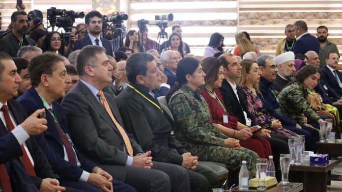 القوى الكردية تطرح رؤيتها لحل القضية الكردية في سوريا: دستور يضمن حقوق الجميع وحكم لامركزي