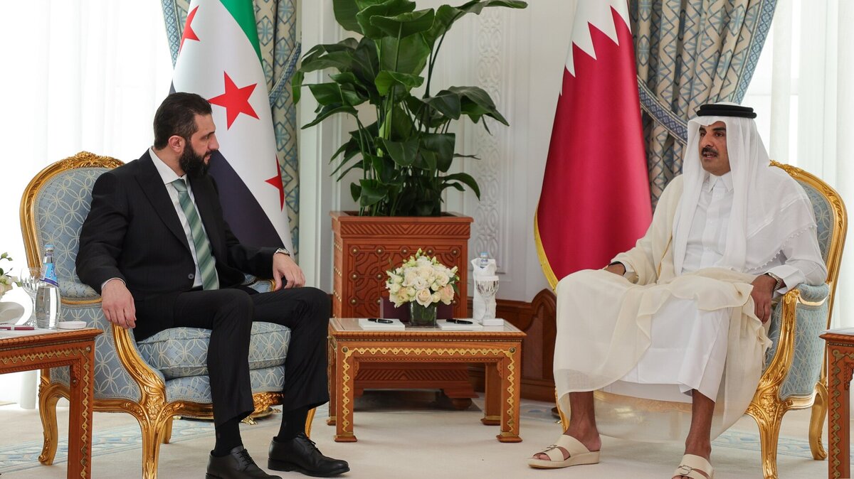 الرئيس السوري وأمير قطر يبحثان تعزيز العلاقات الثنائية والتطورات الإقليمية في الدوحة
