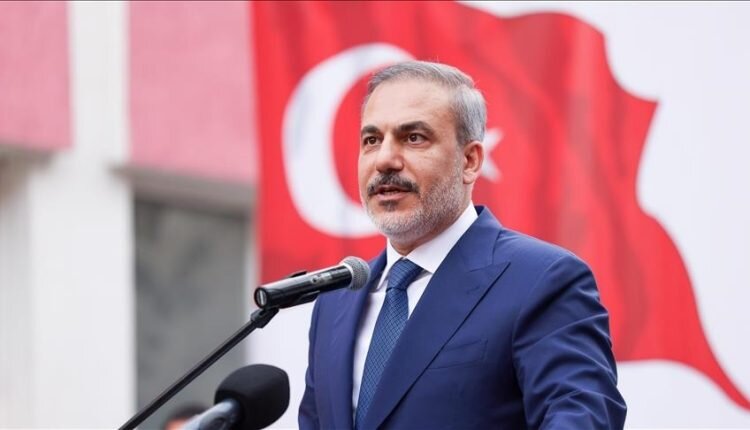 تركيا تحذر: لن نسمح بأي فيدرالية في سوريا وتدعو لدمج الأكراد في الدستور
