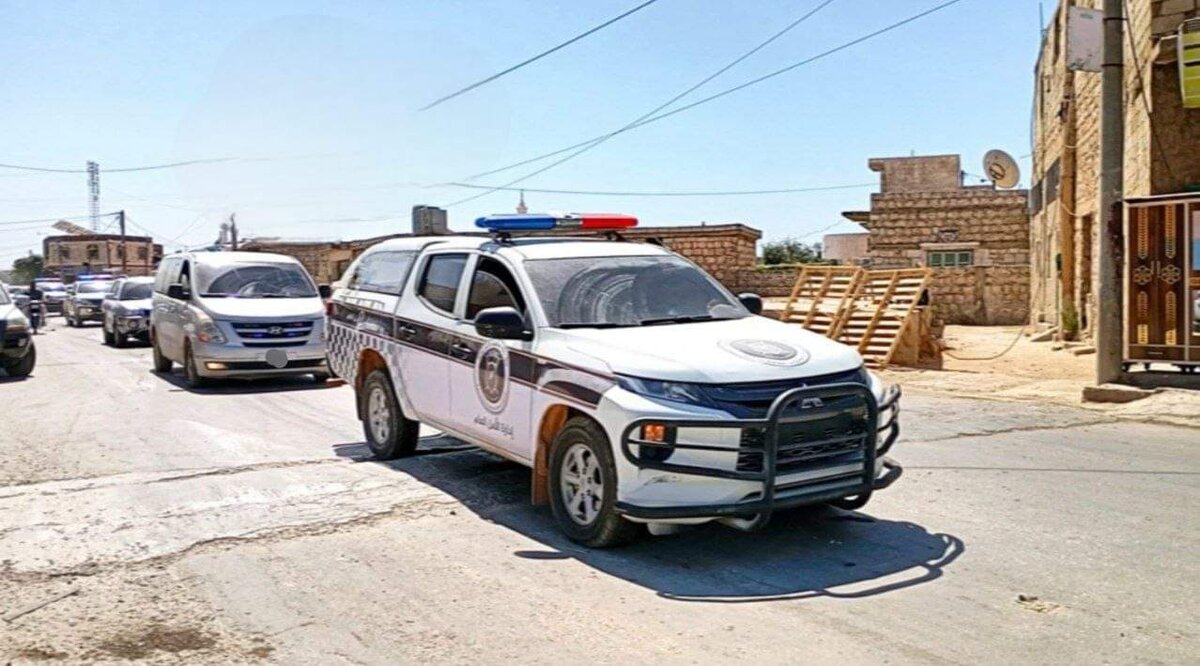 حملة أمنية في دير الزور: اعتقالات تطال عناصر سابقين في فصائل مدعومة من إيران وضباطاً من النظام