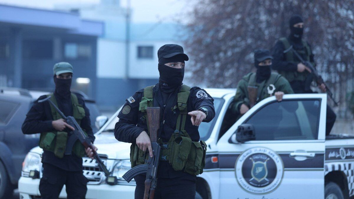دير الزور: الأمن العام يطرد عناصر لتورطهم مع فصائل إيرانية وتزوير الوثائق