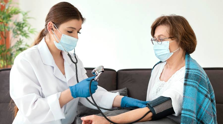 عودة التأمين الصحي في سوريا: نظرة على التحديات والتطلعات بعد توقف دام أشهر