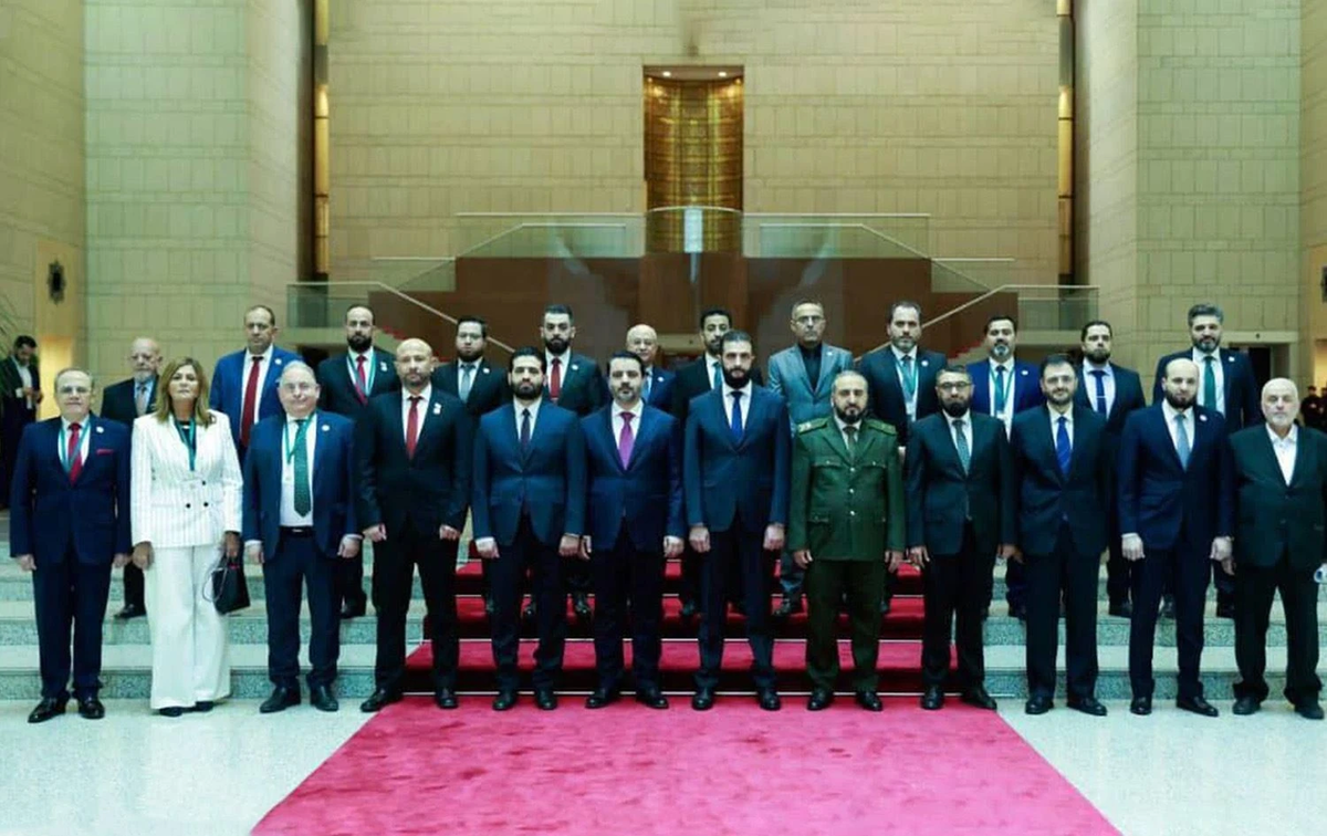 الحكومة السورية الجديدة تنطلق بخطة طموحة لإعادة الإعمار والاستقرار: تفاصيل الاجتماع الأول برئاسة أحمد الشرع
