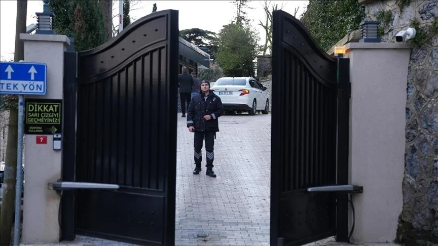 نائب رئيس بلدية سابق يفجر مفاجأة: اتهامات فساد خطيرة تطال بلدية إسطنبول ورئيسها السابق