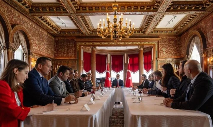 هاكان فيدان يبحث مع الجالية السورية الأمريكية في واشنطن دعم المرحلة الانتقالية بسوريا