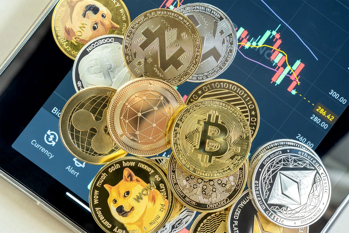ترمب يقتحم عالم الكريبتو بعملة رقمية مستقرة مدعومة بالدولار: هل تهز الأسواق؟