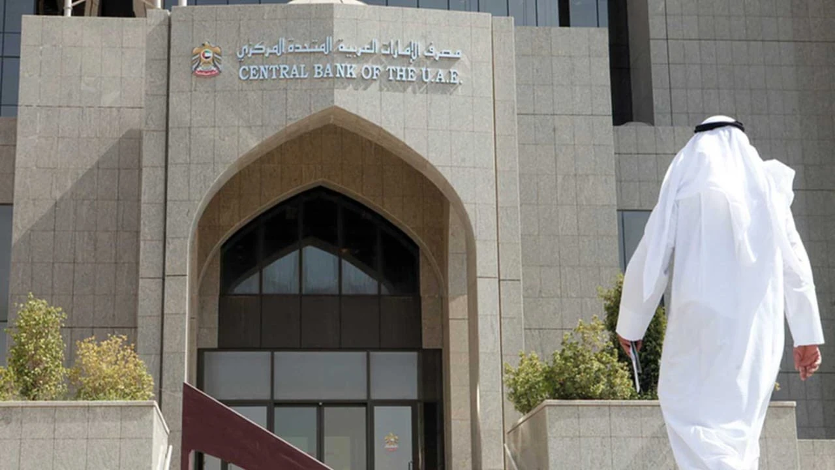 الإمارات تطلق ورقة الـ 100 درهم البوليمرية الجديدة: تصميم مستقبلي وتقنيات أمان متطورة
