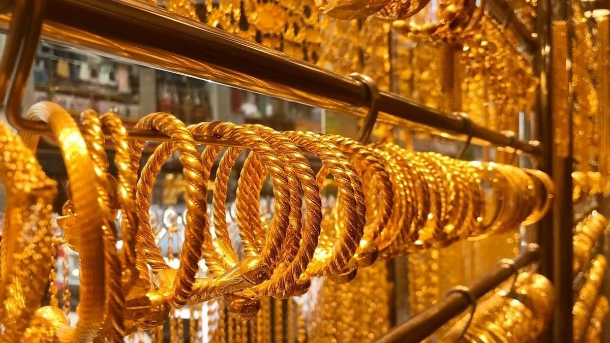 لماذا تتراجع أسعار الذهب رغم الإقبال الكبير؟ نظرة على العوامل المؤثرة