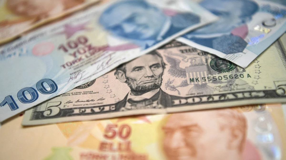 الليرة التركية تنهار: الدولار يسجل قفزة تاريخية بعد اعتقال رئيس بلدية إسطنبول