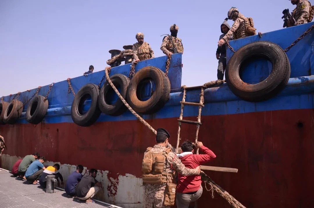 الجيش العراقي يضبط سفينة مجهولة الهوية يشتبه بتهريبها الوقود