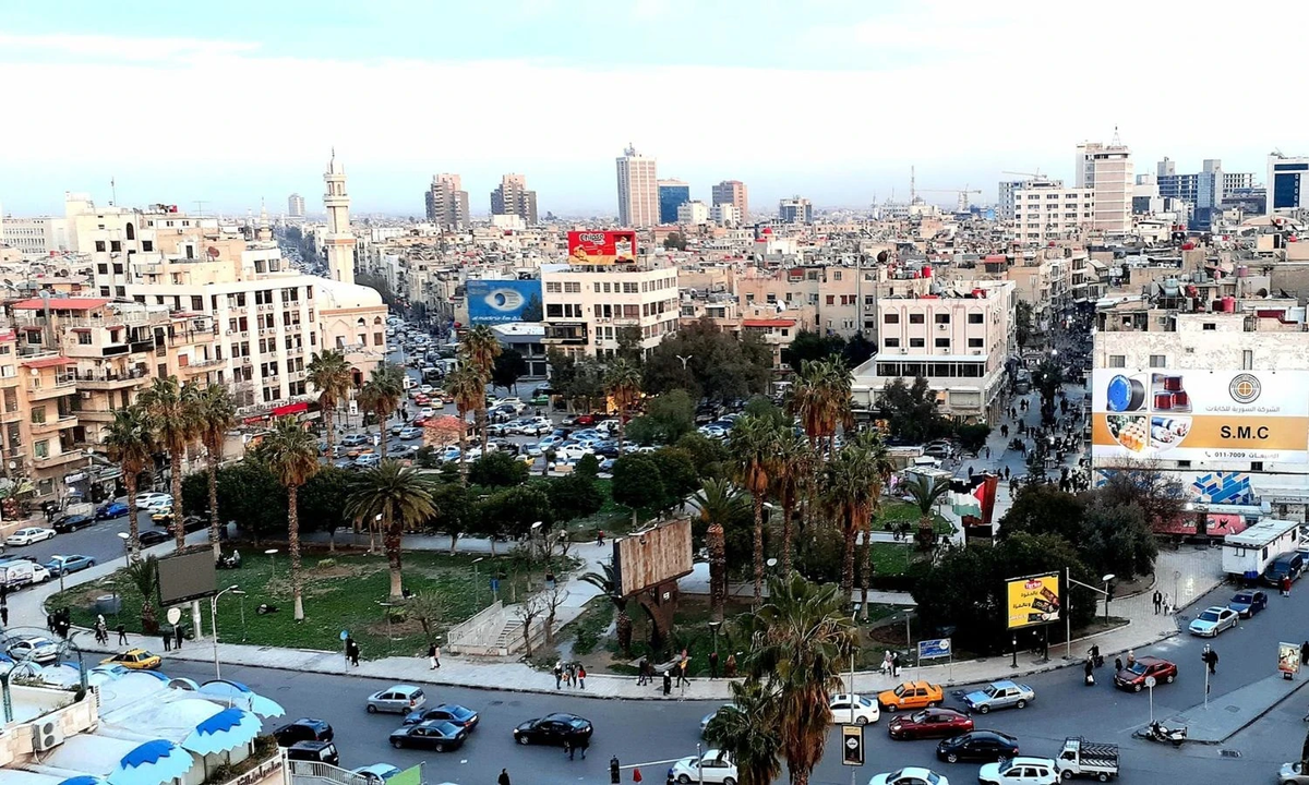 انفراج للأسر السورية: تراجع تكاليف المعيشة يلوح في الأفق مع وعود بزيادة الرواتب
