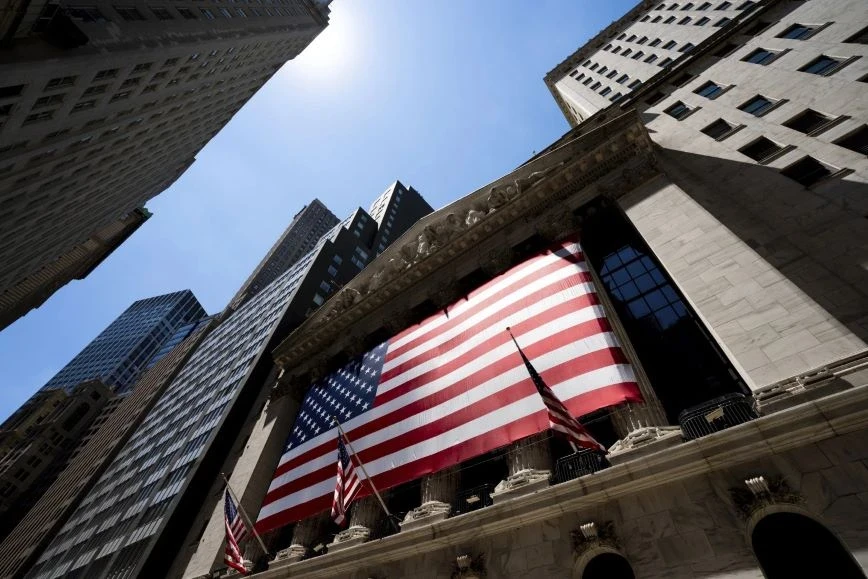 واشنطن تستعد لضربة استباقية: عقوبات ورقابة مشددة على الذكاء الاصطناعي الصيني بعد صدمة "ديب سيك"