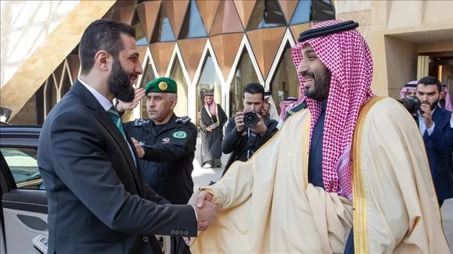 تحليل: مصالح استراتيجية تدفع دول الخليج نحو التقارب مع الحكومة السورية الجديدة