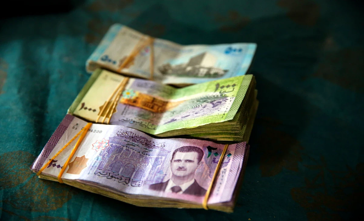 خبير اقتصادي يحذر: حلول شكلية كطباعة عملة جديدة لن تعالج التضخم في سوريا