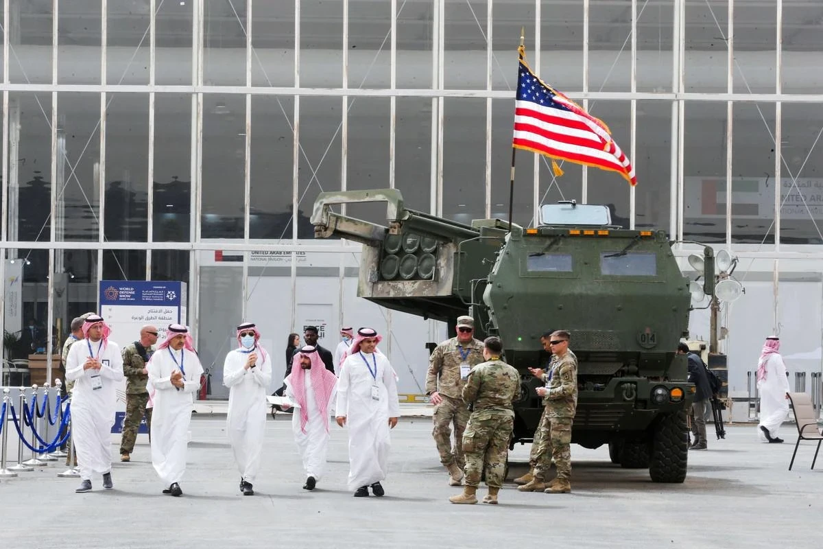 صفقة القرن الدفاعية: السعودية وأمريكا توقعان اتفاق أسلحة تاريخي بقيمة تتجاوز 100 مليار دولار