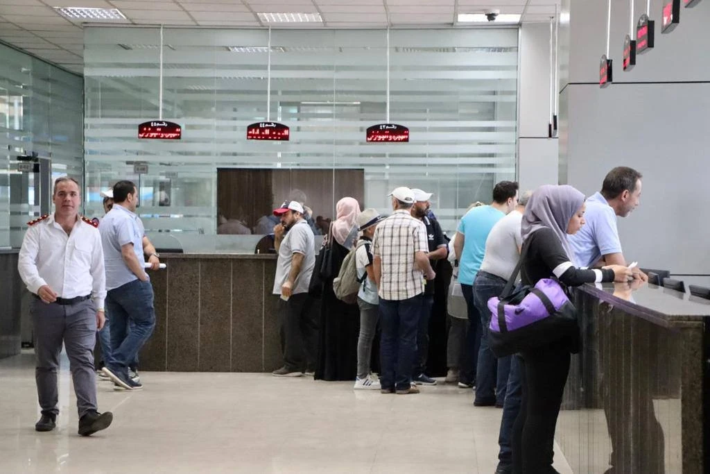 فضيحة في دمشق: توقيف موظف أحوال مدنية بتهمة الرشوة بعد انتشار فيديو يوثق الواقعة