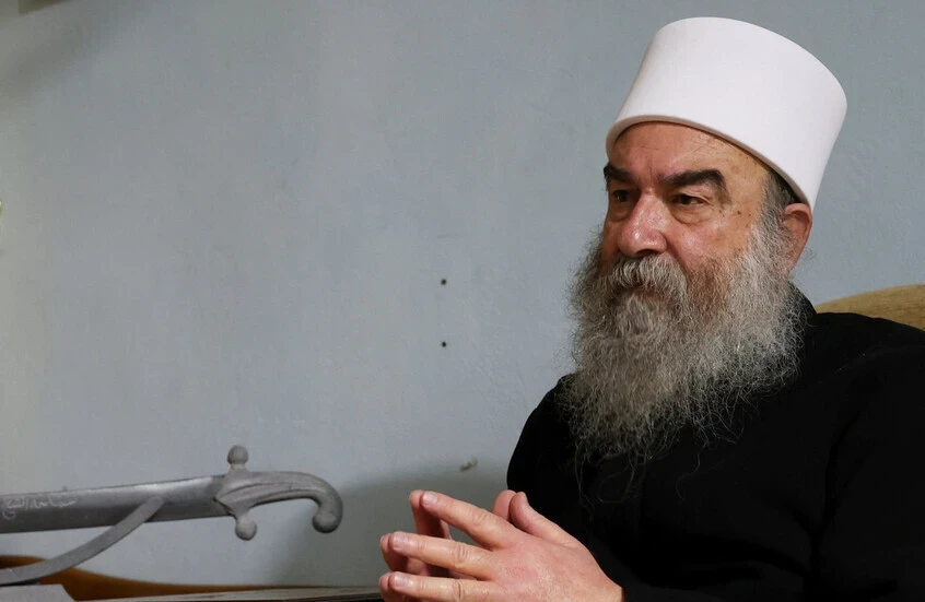 الشيخ حكمت الهجري يدعو إلى التهدئة في جرمانا بعد أحداث عنف وإدانة للانقسامات