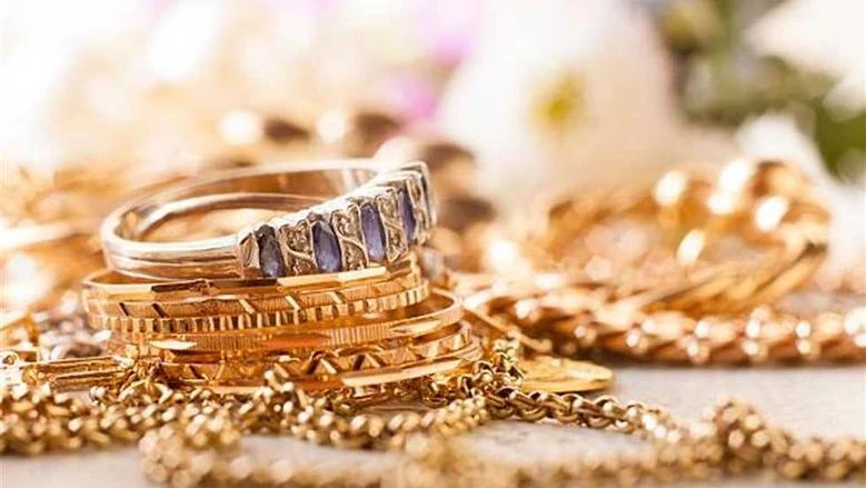 تراجع الذهب بعد تجاوز 3500 دولار: هل تستعد الفضة لتعويض التأخر؟