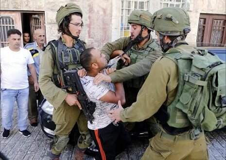هآرتس: جنود إسرائيليون بالضفة يتوقون لقتل الفلسطينيين على غرار غزة والجيش يسمح بذلك